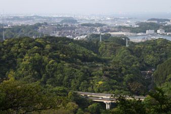 乳頭山頂から横浜方面を望む