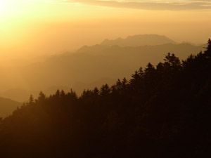 逆光の両神山