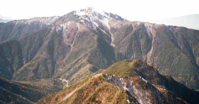 甲斐駒ヶ岳山頂より仙丈岳