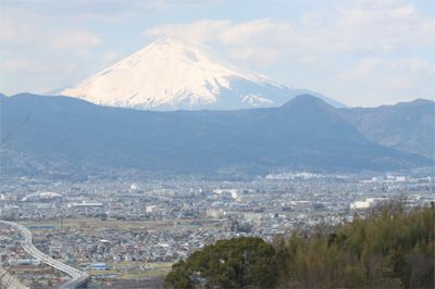 矢倉岳を従える富士山