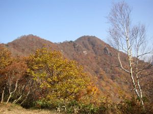 胴結場から望む山稜