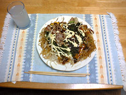 広島焼き風 お好み焼きとチュウハイ