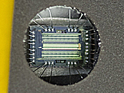 半導体のダイは1辺が2～3mmです