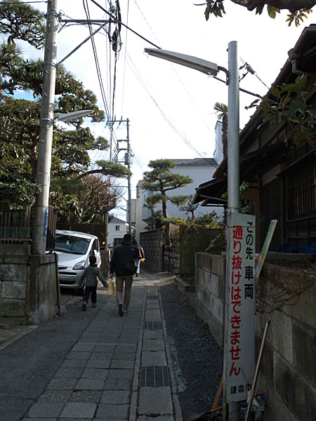 いつも気になっていた、宮代商店脇の路地もチャリなら入っていけます