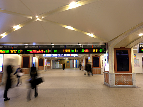 夜7時過ぎの横浜駅