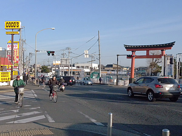 朝7時だと言うのに、早くも渋滞