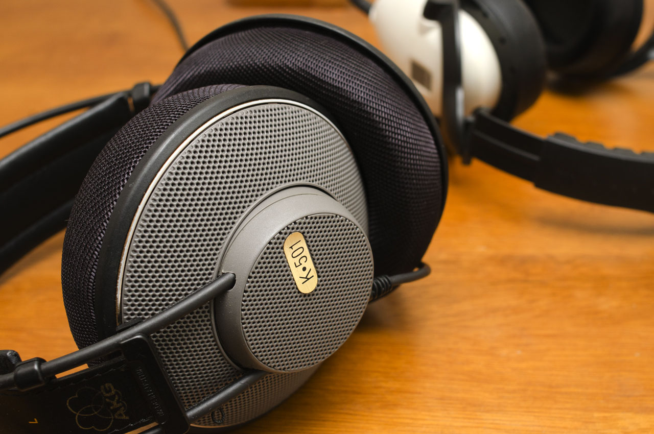 AKG K501
