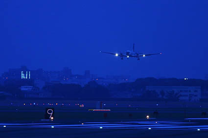 YS-11 arrival at Itami-airport 2005/05/27