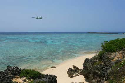 YS-11 at yoron-island 2005/07/10