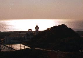 �O�����h�z�e���̃V���G�b�g�ʐ^