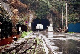 �s�v�c�ȃg���l���̎ʐ^