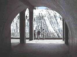 ���e��̃g���l�����猩����̎ʐ^