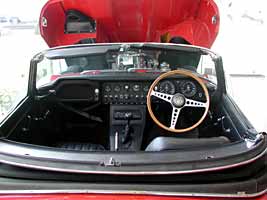 JAGUAR E-Type Roadster (�^�]��)