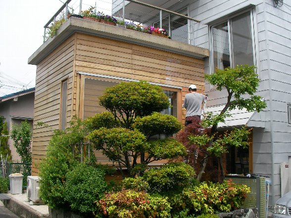 ゴールデンウィーク恒例の壁の塗り替え
