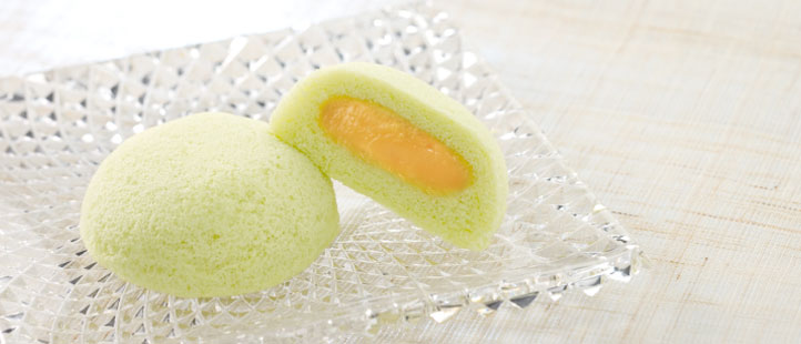 みずみずしく豊かな香りのメロンクリームをふんわりとした蒸しカステラで包みました。
