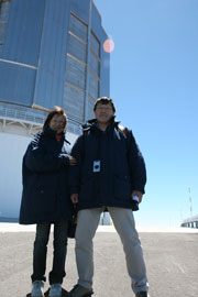 スバル天文台前で記念撮影
