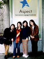 �w�Z�̑O�ŁE�E�E