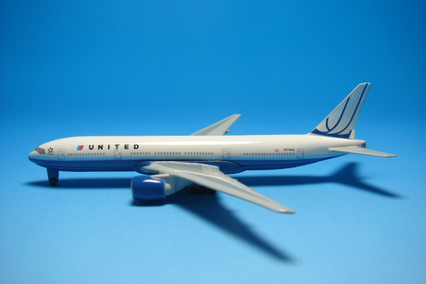 United Airlines Boeing 777-200 (Old Color/Schuco Aviation)