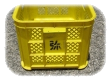コンテナの側面に「弥」の文字