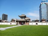 全景（手前がХүндэтгэлийн хаалга）
