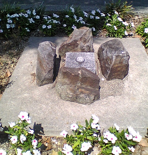 栄町 謎の標石