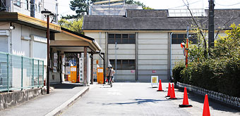 ① 市立藤井寺駅南駐輪・駐車場入口(北より)