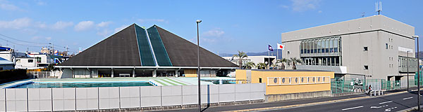 ① 市民総合体育館・市民プール・心技館(南西より)