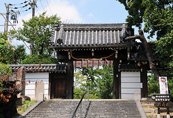 2) 道明寺天満宮神門(南より