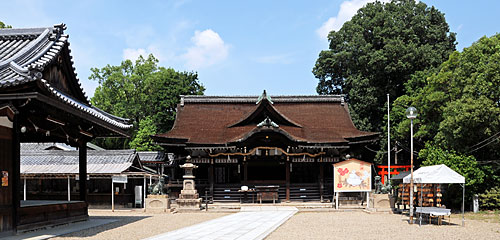 3) 道明寺天満宮拝殿と周辺の様子(南より)