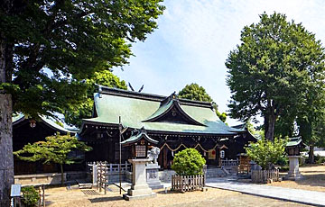 3) 社殿と周辺の様子(南より)