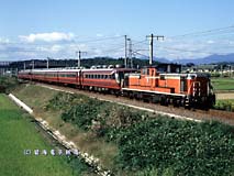 サロンエクスプレスのデビューから2年少々の頃。初めてDD51との組み合わせを撮る機会に恵まれました。