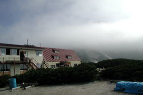 山荘に到着すると鷲羽は雲の中だった