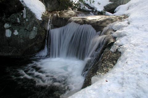 人面洞の滝