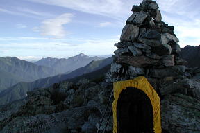 三峰岳山頂