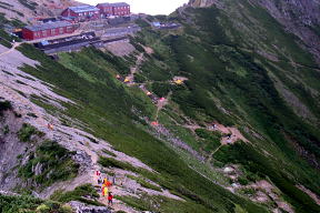 唐松岳頂上山荘とテント場