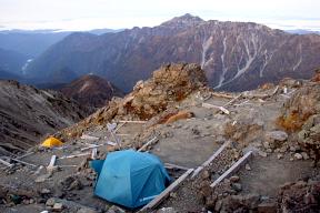 槍岳山荘のテント場