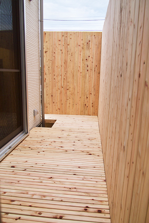 クロスポール構造の木格子＆フェンス、木べえさん。 4085角 格子フェンス。天然木ヒノキ