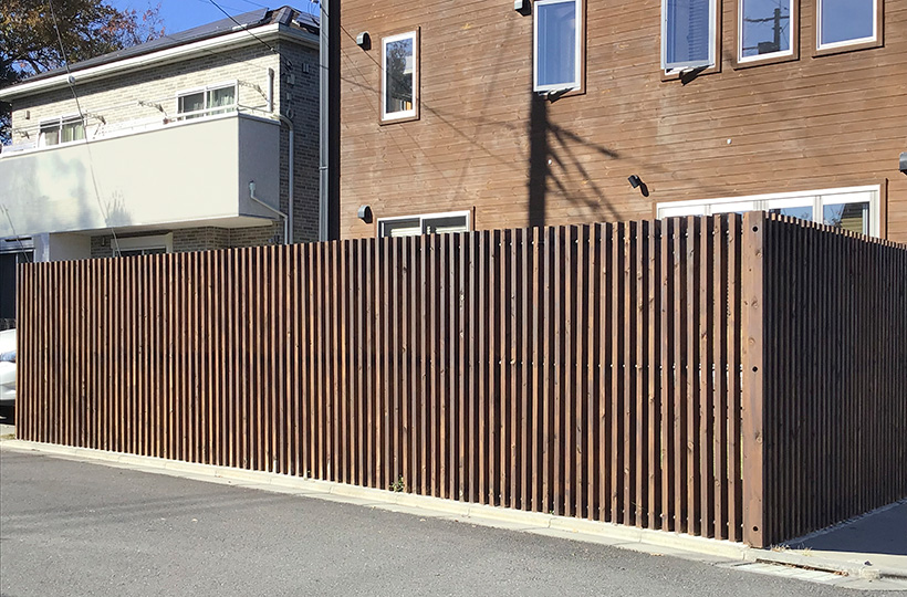 クロスポール構造の木格子＆フェンス、木べえさん。 4085角 格子フェンス。天然木ヒノキ