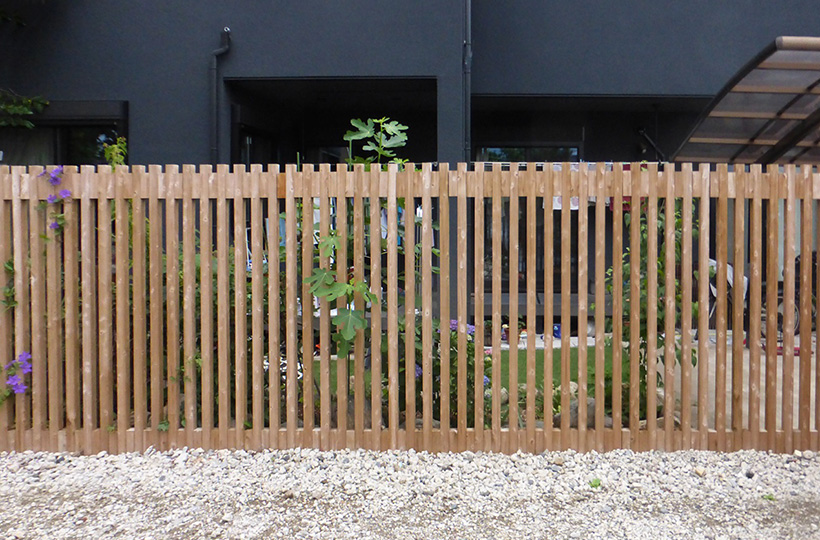 クロスポール構造の木格子＆フェンス、木べえさん。 4085角 格子フェンス。天然木ヒノキ