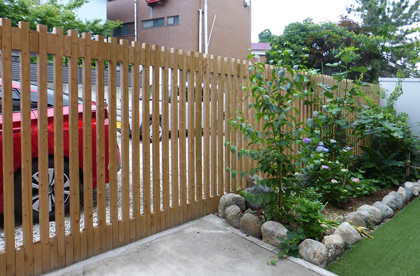 クロスポール構造の木格子＆フェンス、木べえさん。 4085角 格子フェンス。天然木ヒノキ