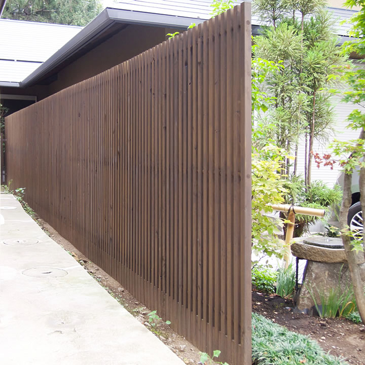 クロスポール構造の木格子＆フェンス、木べえさん。 4085角 格子フェンス。天然木ヒノキ