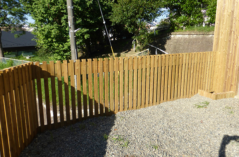 クロスポール構造の木格子＆フェンス、木べえさん。 56角 格子フェンス。天然木ヒノキ