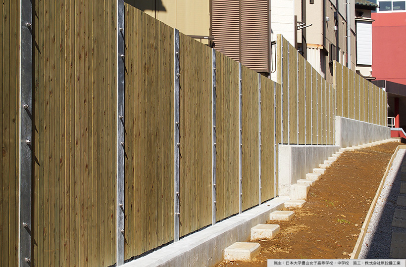 クロスポール構造の木格子スクリーン、木べえさん。 56角 目隠しフェンス。天然木ヒノキ