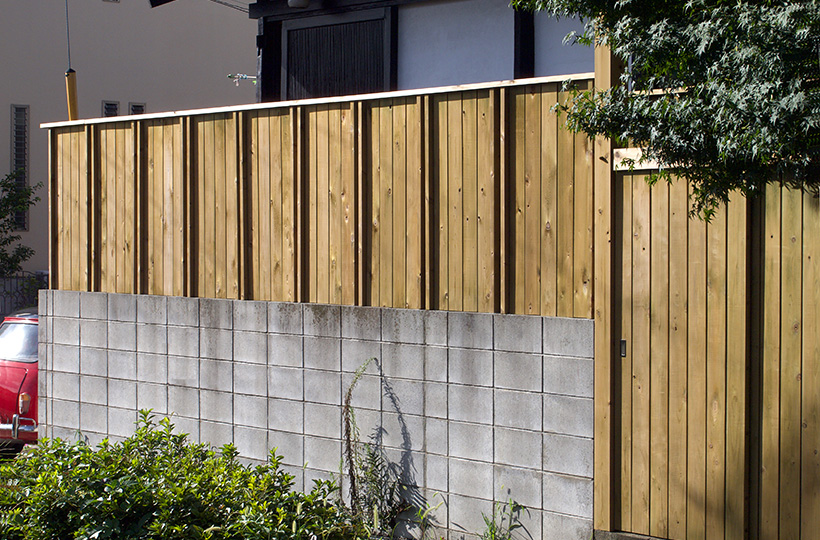 クロスポール構造の木格子＆フェンス、木べえさん。 4085角 格子フェンス。天然木ヒノキ