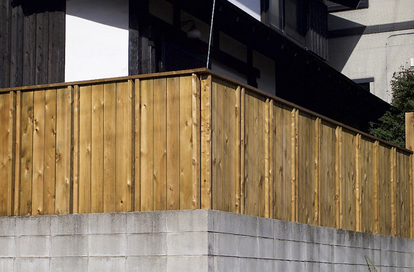 クロスポール構造の木格子＆フェンス、木べえさん。 4085角 格子フェンス。天然木ヒノキ