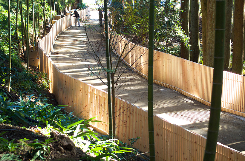 木クロスポール構造の木格子＆フェンス、木べえさん。 3060角 格子フェンス。天然木ヒノキ