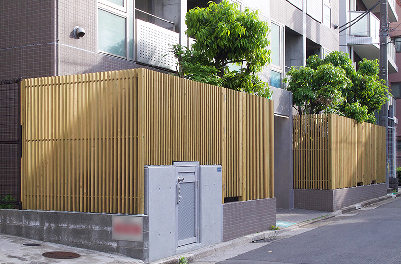 クロスポール構造の木格子＆フェンス、木べえさん。 4085角 格子フェンス。天然木ヒノキ