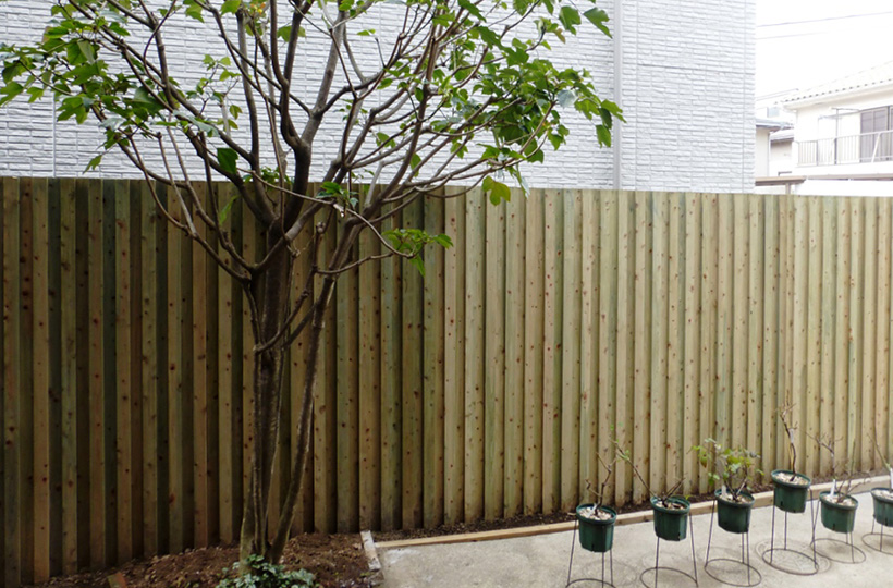 クロスポール構造の木格子＆フェンス、木べえさん。 4085角 格子フェンス。天然木ヒノキ