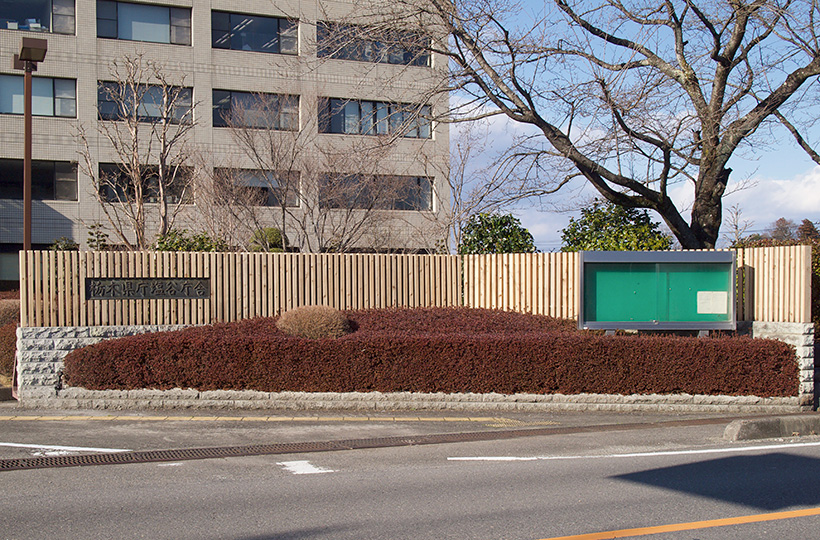 クロスポール構造の木格子＆フェンス、木べえさん。 4085角 格子フェンス。天然木ヒノキ