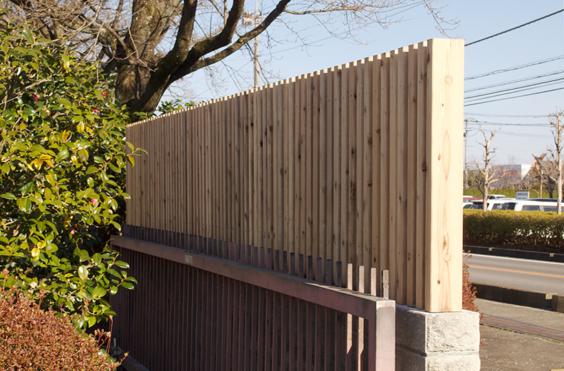 クロスポール構造の木格子＆フェンス、木べえさん。 4085角 格子フェンス。天然木ヒノキ